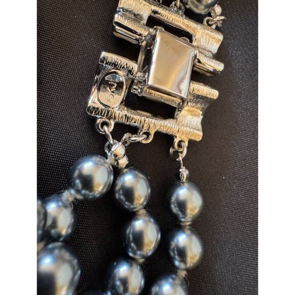 KJL Gray Pearl Bracelet 3 Multi Strand Silver Rhinestone Baguette Clasp Wedding - Picture 7 of 10